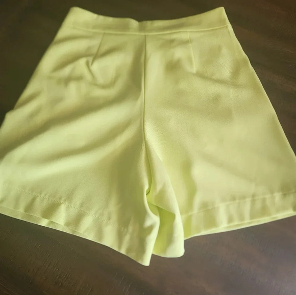 NWT Vera Moda Limeade Summer Pleat Shorts Sz 2 - Picture 4 of 12